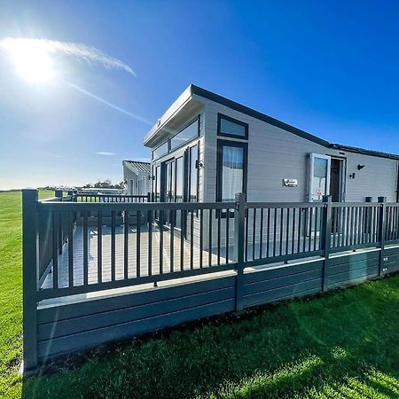 Stunning Caravan With Full Sea Views At Broadland Sands In Suffolk Ref 20236Bs Hopton on Sea Екстер'єр фото
