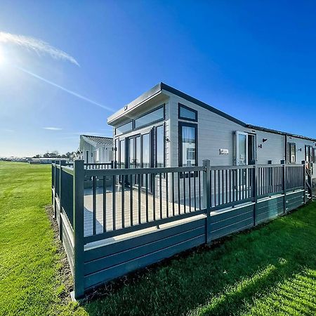 Stunning Caravan With Full Sea Views At Broadland Sands In Suffolk Ref 20236Bs Hopton on Sea Екстер'єр фото