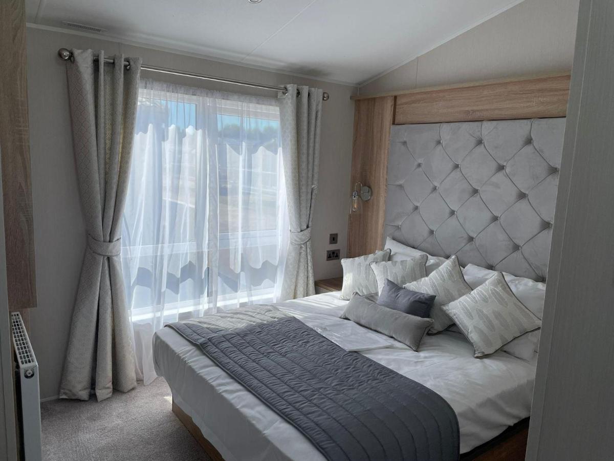 Stunning Caravan With Full Sea Views At Broadland Sands In Suffolk Ref 20236Bs Hopton on Sea Екстер'єр фото