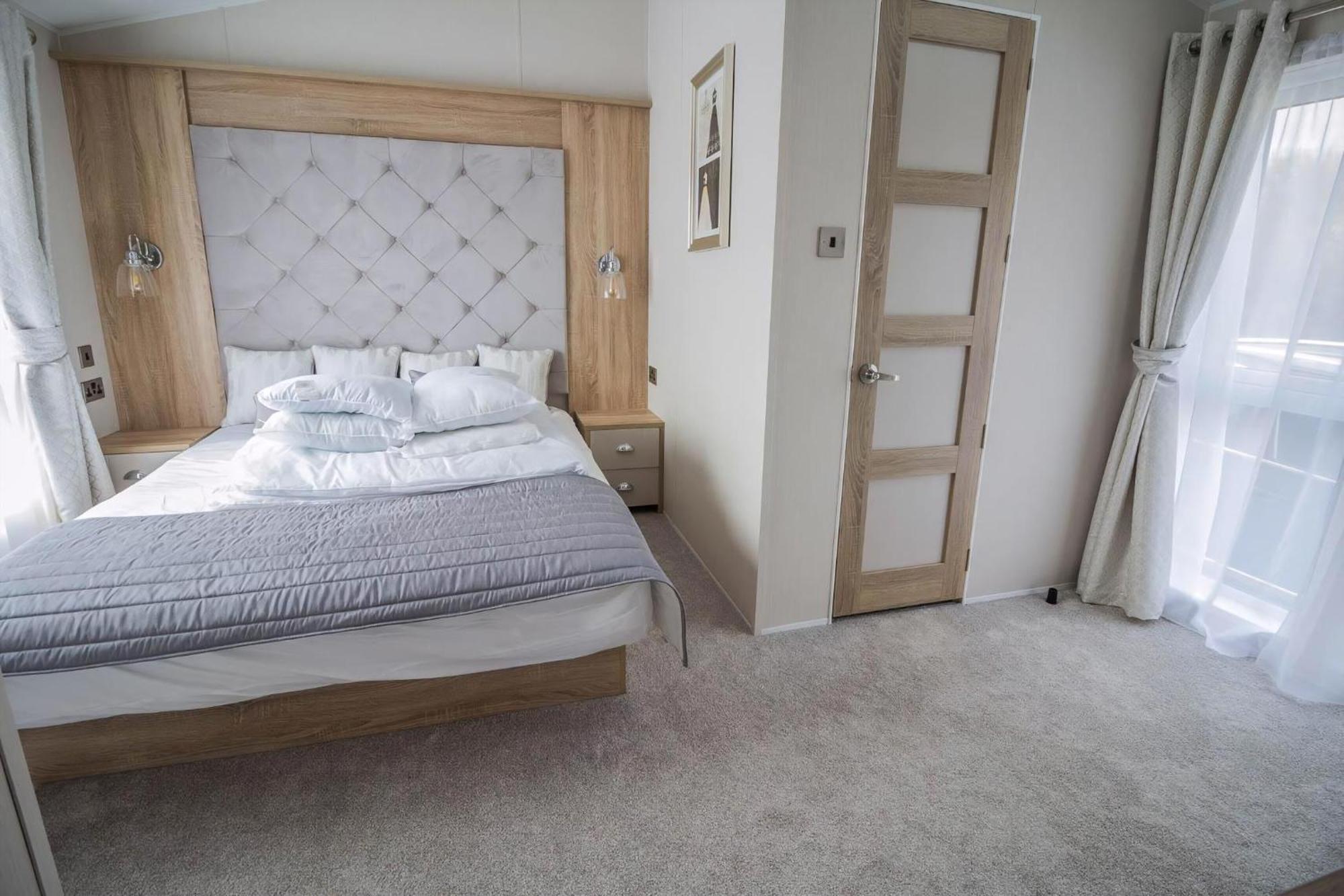 Stunning Caravan With Full Sea Views At Broadland Sands In Suffolk Ref 20236Bs Hopton on Sea Екстер'єр фото