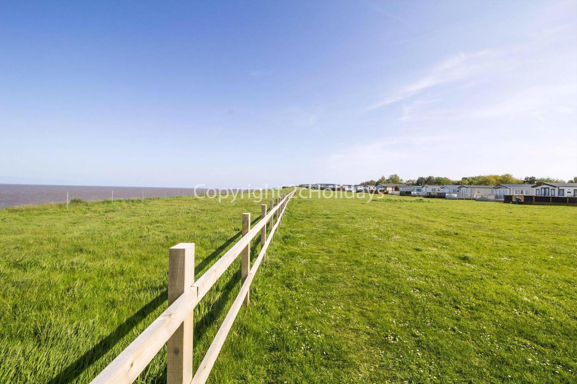 Stunning Caravan With Full Sea Views At Broadland Sands In Suffolk Ref 20236Bs Hopton on Sea Екстер'єр фото