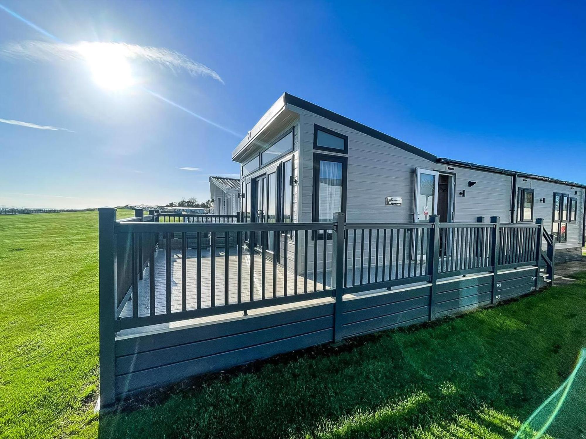 Stunning Caravan With Full Sea Views At Broadland Sands In Suffolk Ref 20236Bs Hopton on Sea Екстер'єр фото