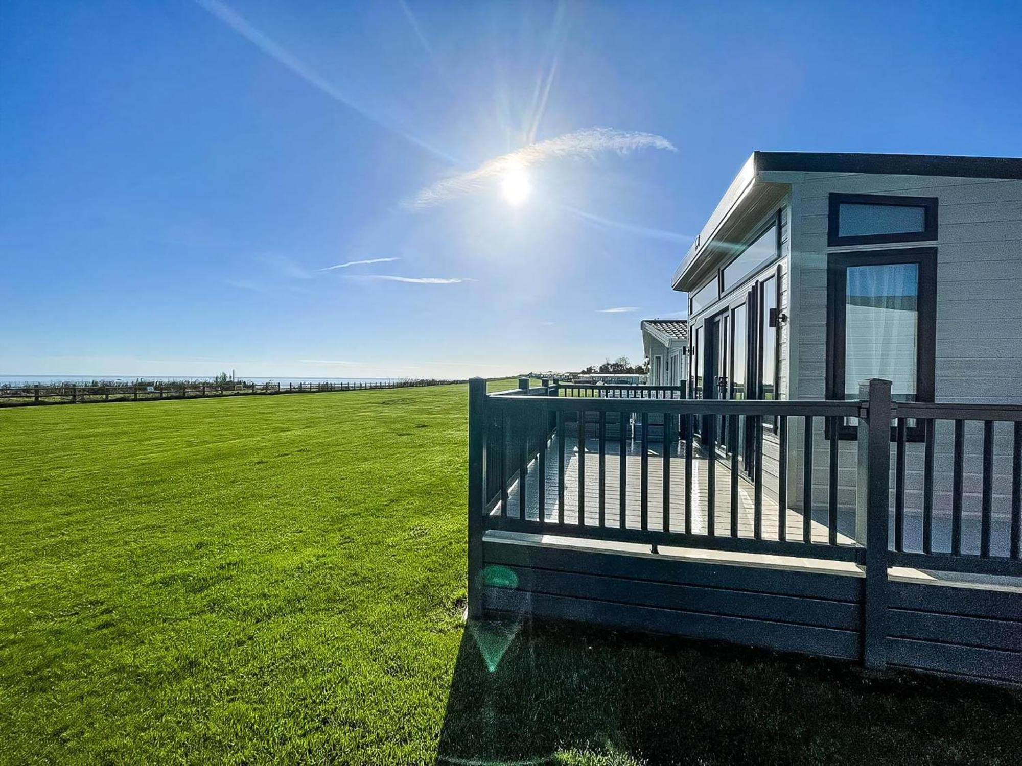 Stunning Caravan With Full Sea Views At Broadland Sands In Suffolk Ref 20236Bs Hopton on Sea Екстер'єр фото