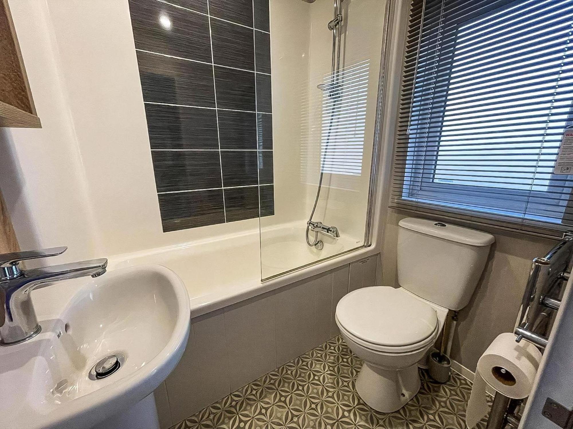 Stunning Caravan With Full Sea Views At Broadland Sands In Suffolk Ref 20236Bs Hopton on Sea Екстер'єр фото